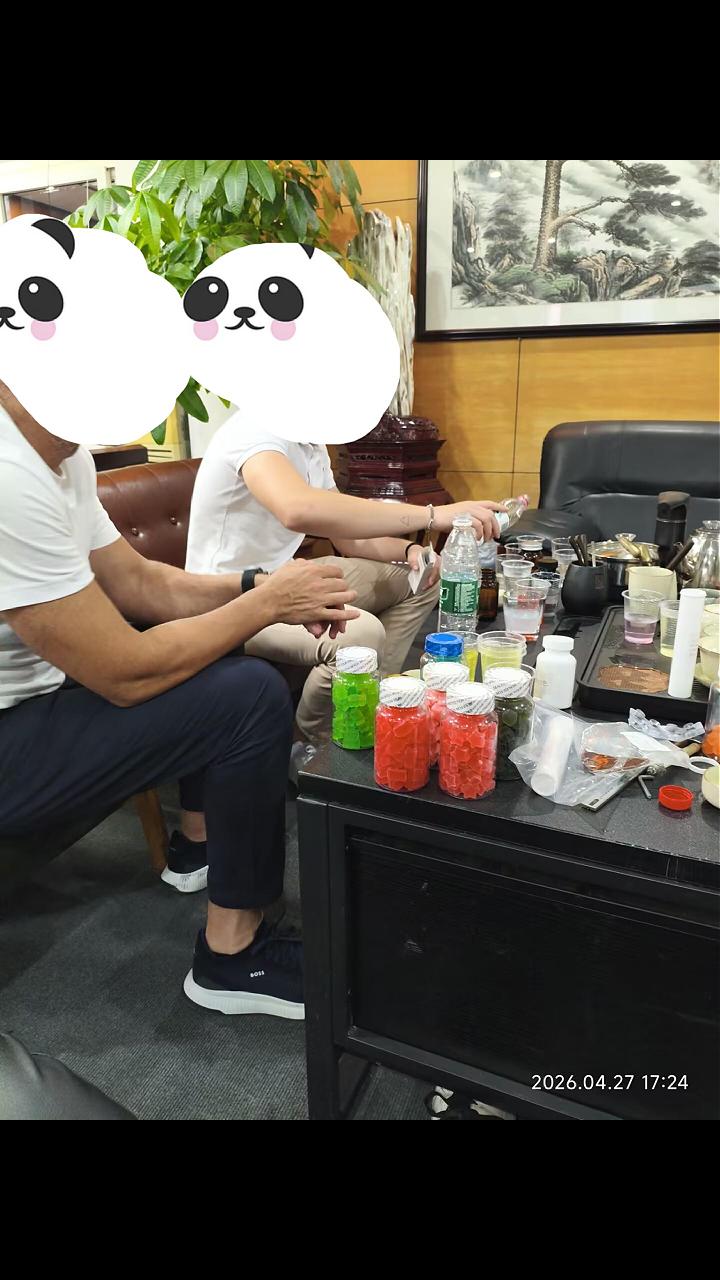 Check healthy products workshop with customers together