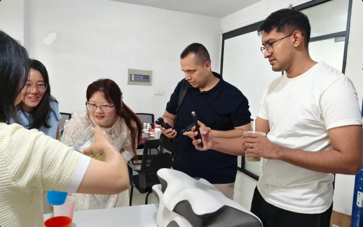 On-site Test of a Colour-changing Cup