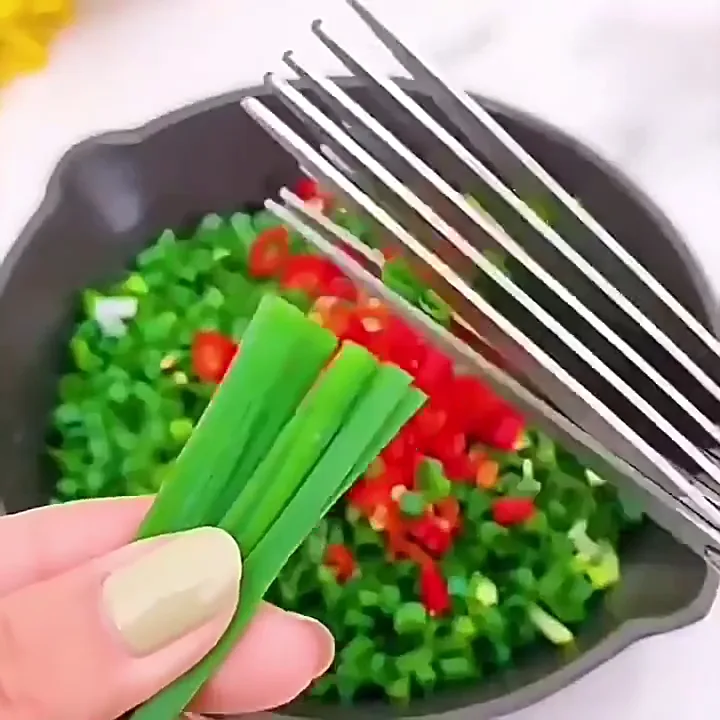Tijeras multicuchilla para hierbas