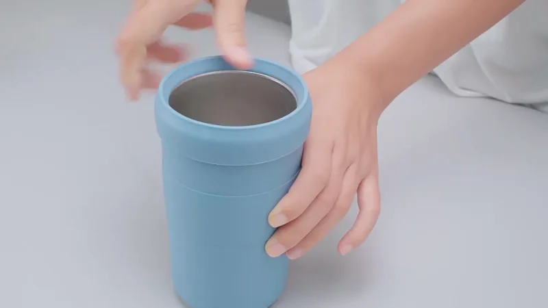 Vaso de doble pared para mantener el fr&iacute;o