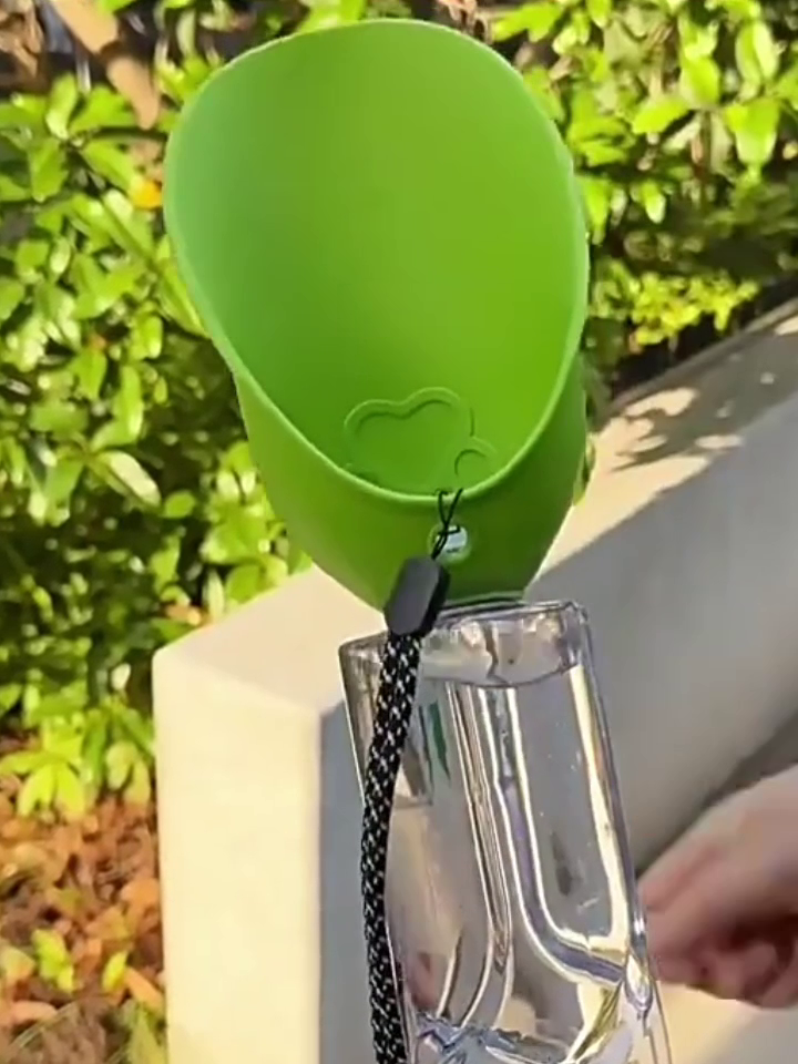 Botella de agua port&aacute;til para mascotas