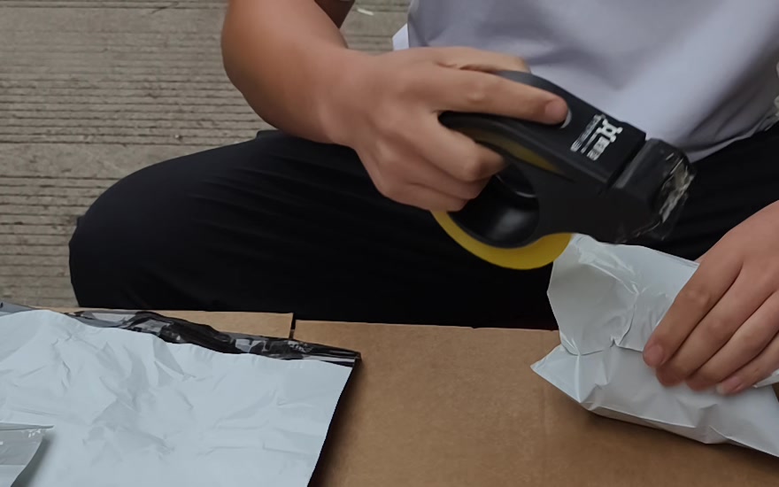 Preparación del embalaje de un paquete antes del envío